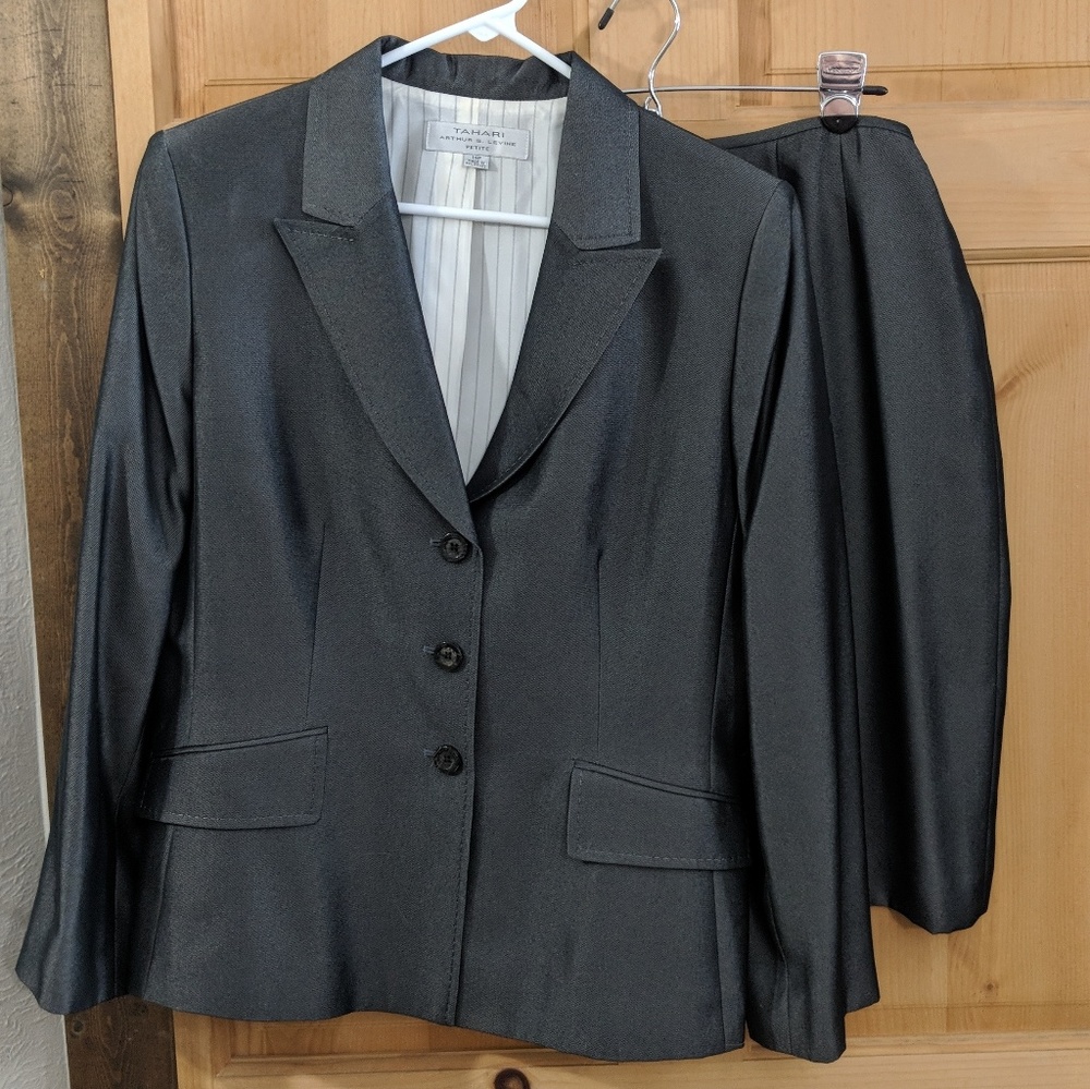 Tahari skirt suit